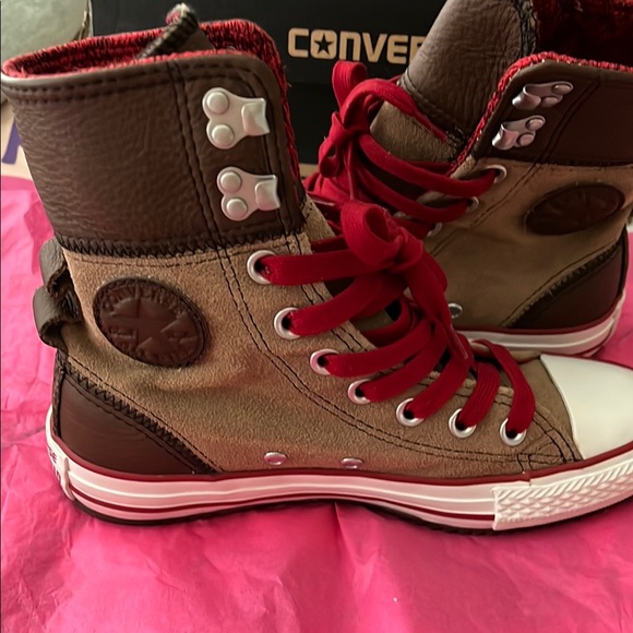 Converse High-Top Sneakers - Brown and Red
Women size 5 - Picture 3 of 8
